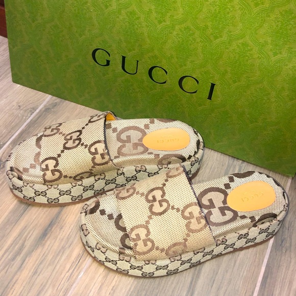 GUCCI WOMEN'S PLATFORM SLIDE never been worn. Brand new, only been tried on. - Picture 1 of 10